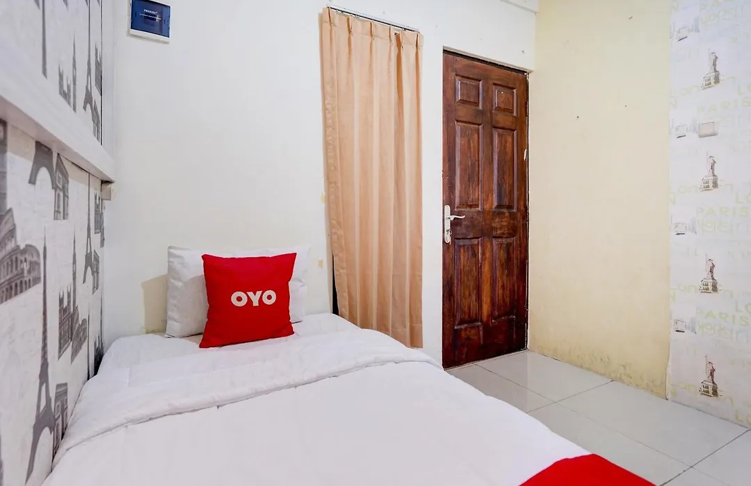 Oyo Life 90606 Glass House Citraland Syariah-1