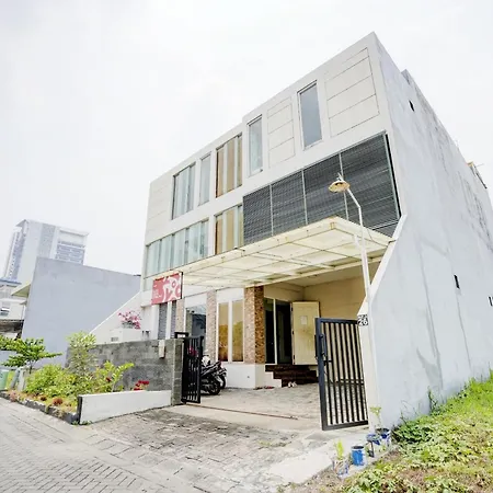 Oyo Life 90606 Glass House Citraland Syariah-2